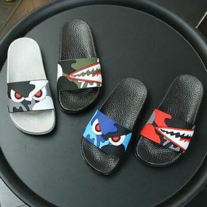 נעלולי פלא נעלי תינוקות Kids Cartoon Shark Slippers Boys Summer Sandals Non-Slip Camo Beach Shoes Trend